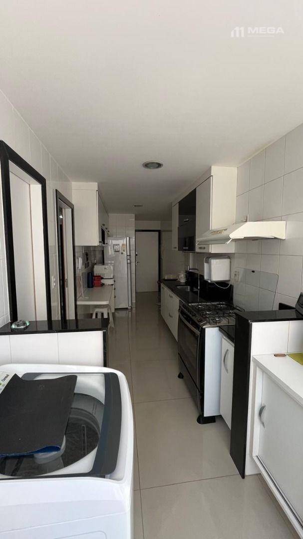 Apartamento à venda com 3 quartos, 135m² - Foto 2