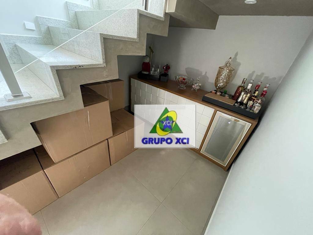 Casa à venda com 3 quartos, 240m² - Foto 6