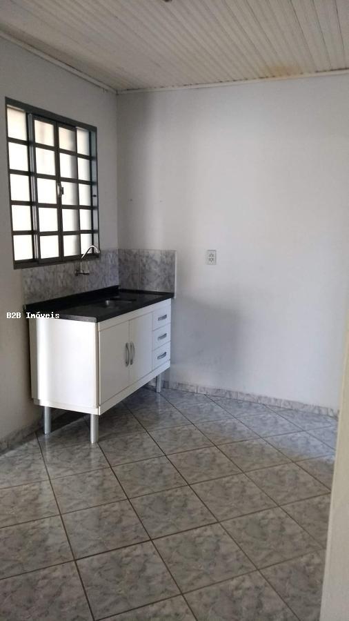 Casa à venda com 3 quartos, 200m² - Foto 3