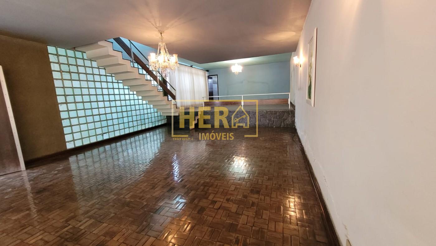 Casa à venda com 3 quartos, 372m² - Foto 1