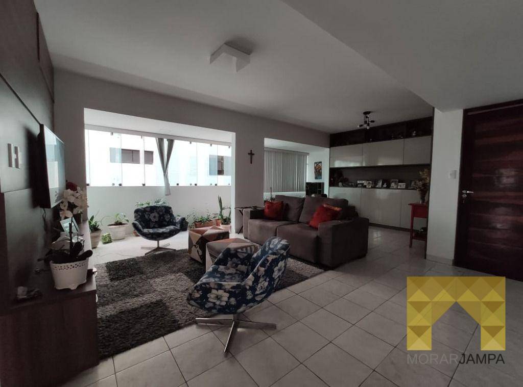 Apartamento à venda com 3 quartos, 180m² - Foto 4