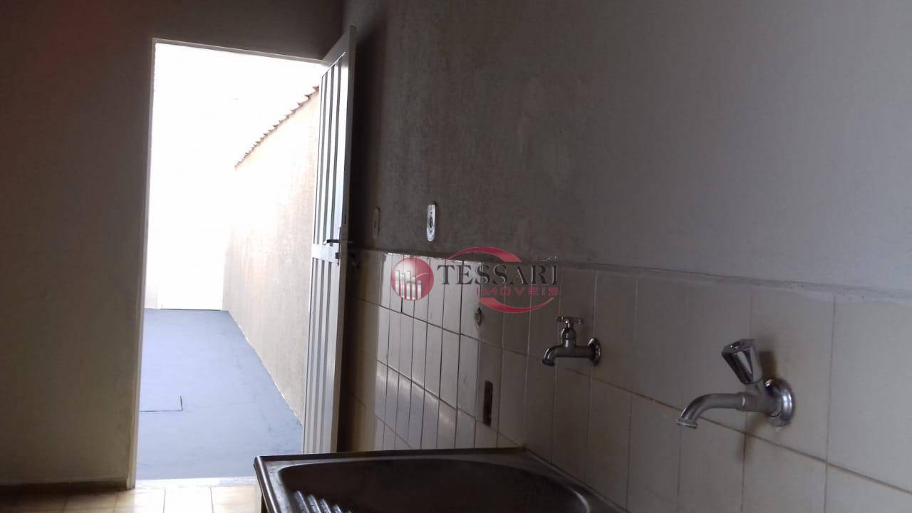 Casa à venda com 3 quartos, 200m² - Foto 18