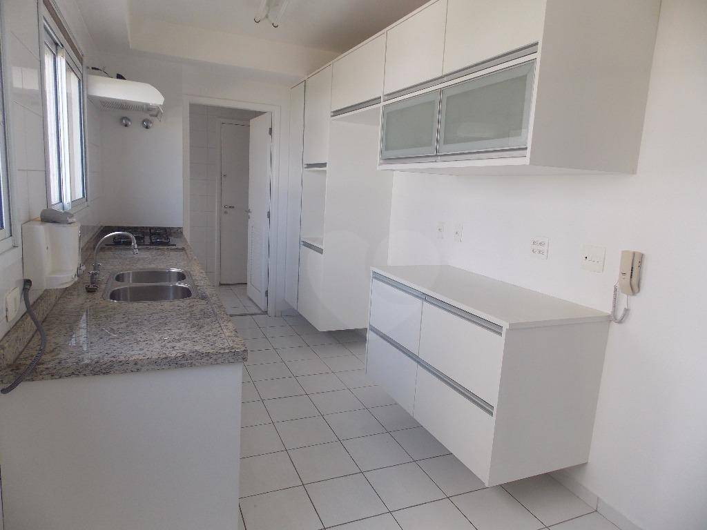 Apartamento para alugar com 3 quartos, 158m² - Foto 13