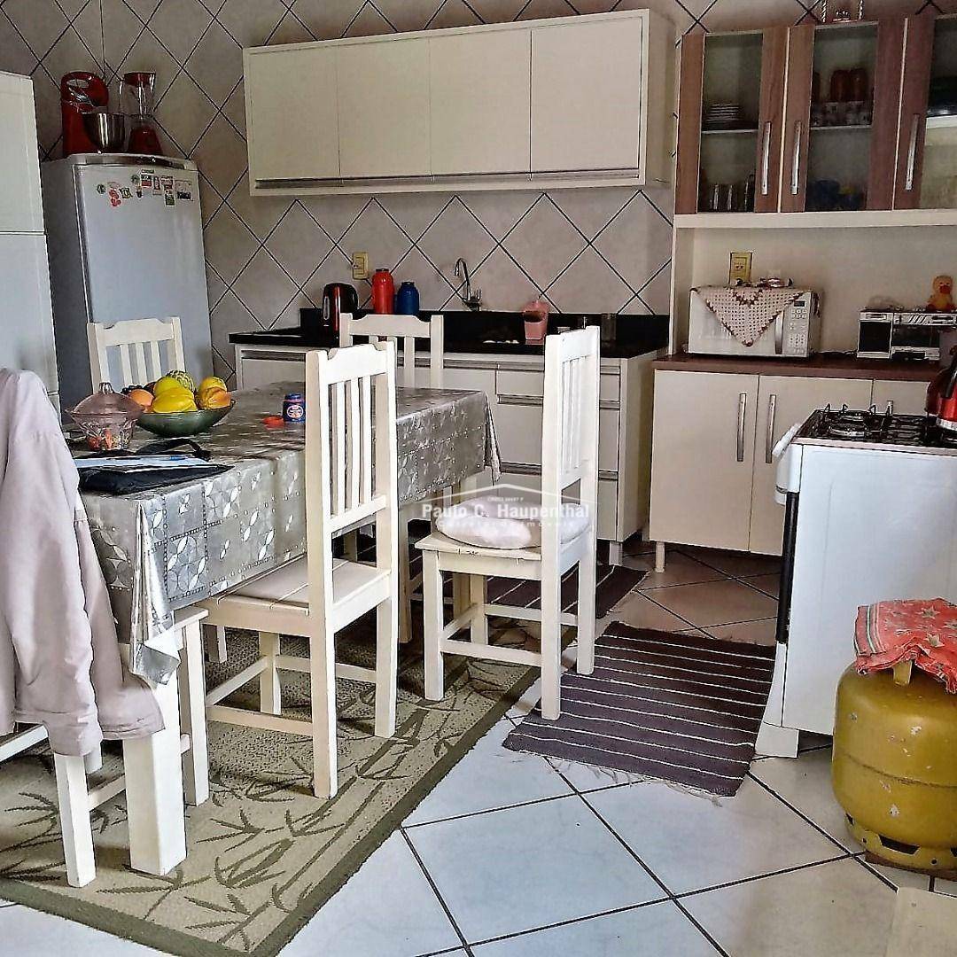 Casa à venda com 3 quartos, 70m² - Foto 2