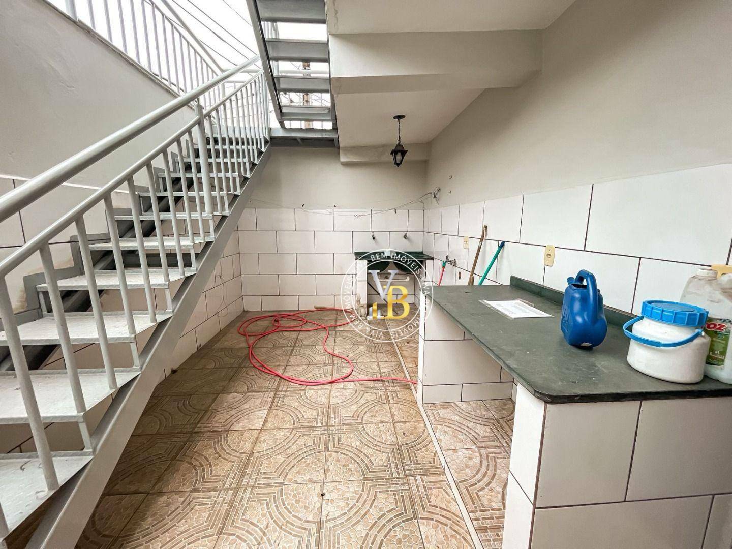 Casa para alugar com 4 quartos, 240m² - Foto 33