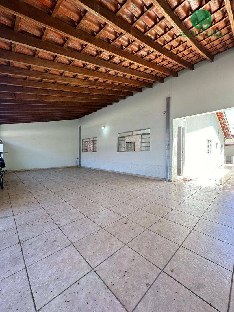 Casa para alugar com 2 quartos, 200m² - Foto 1