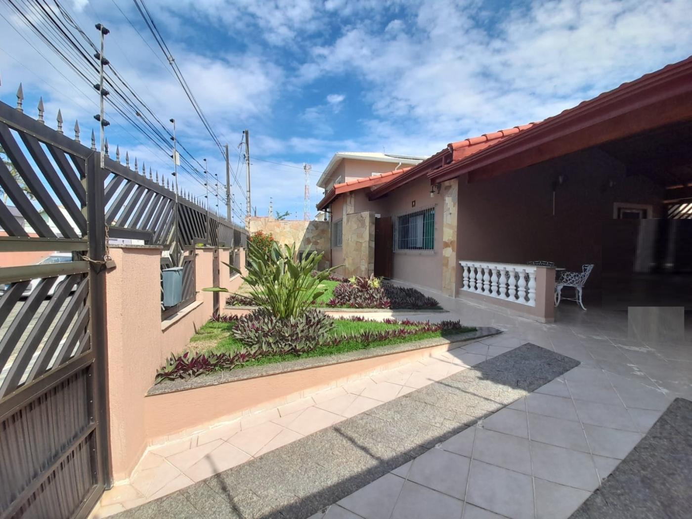 Casa para alugar com 3 quartos, 250m² - Foto 1