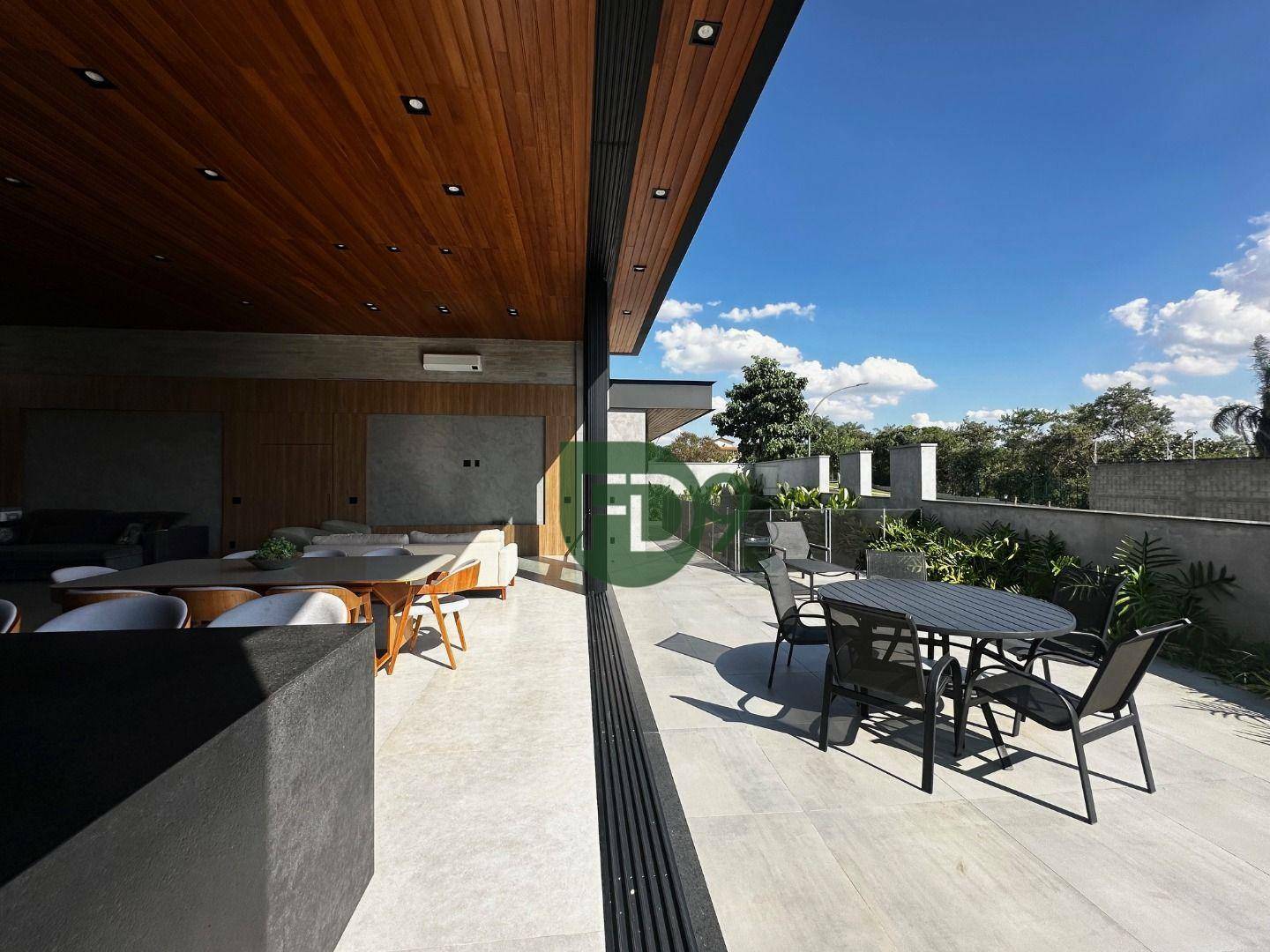 Casa de Condomínio à venda com 3 quartos, 302m² - Foto 1