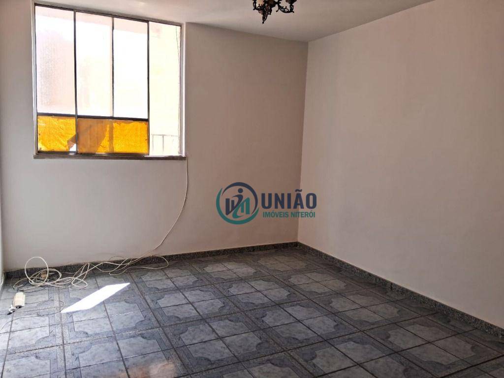 Apartamento à venda com 2 quartos, 70m² - Foto 2