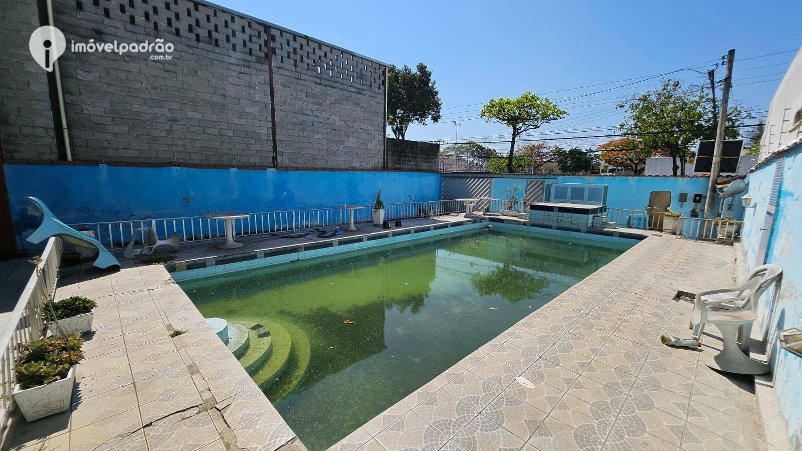 Casa à venda e aluguel com 4 quartos, 300m² - Foto 4