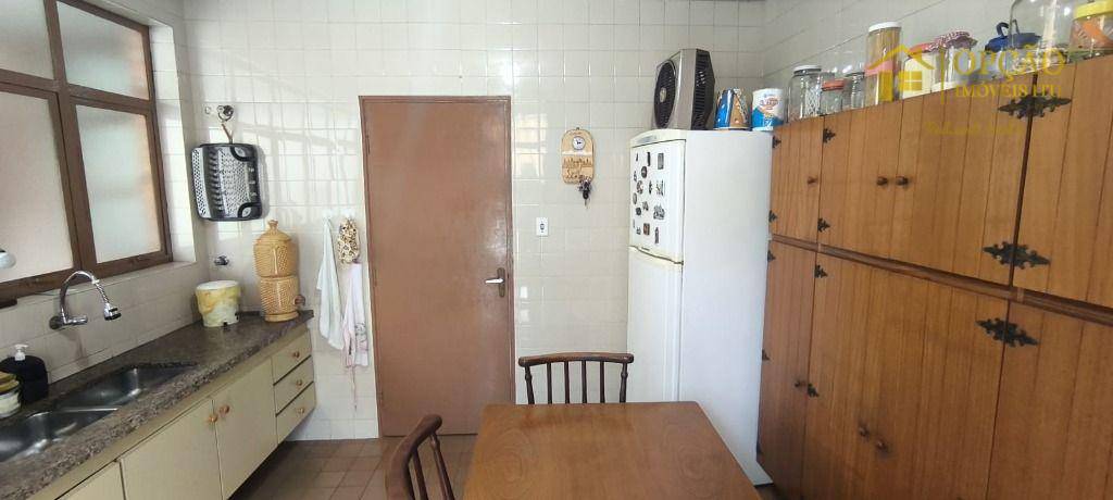 Casa à venda com 3 quartos, 204m² - Foto 13