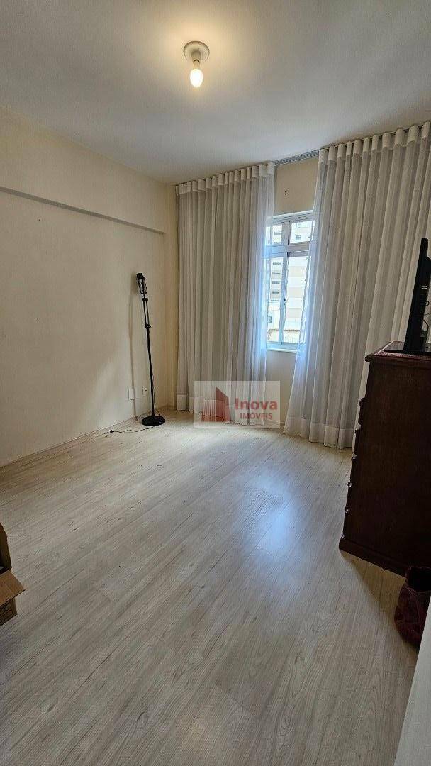 Apartamento para alugar com 2 quartos, 82m² - Foto 11