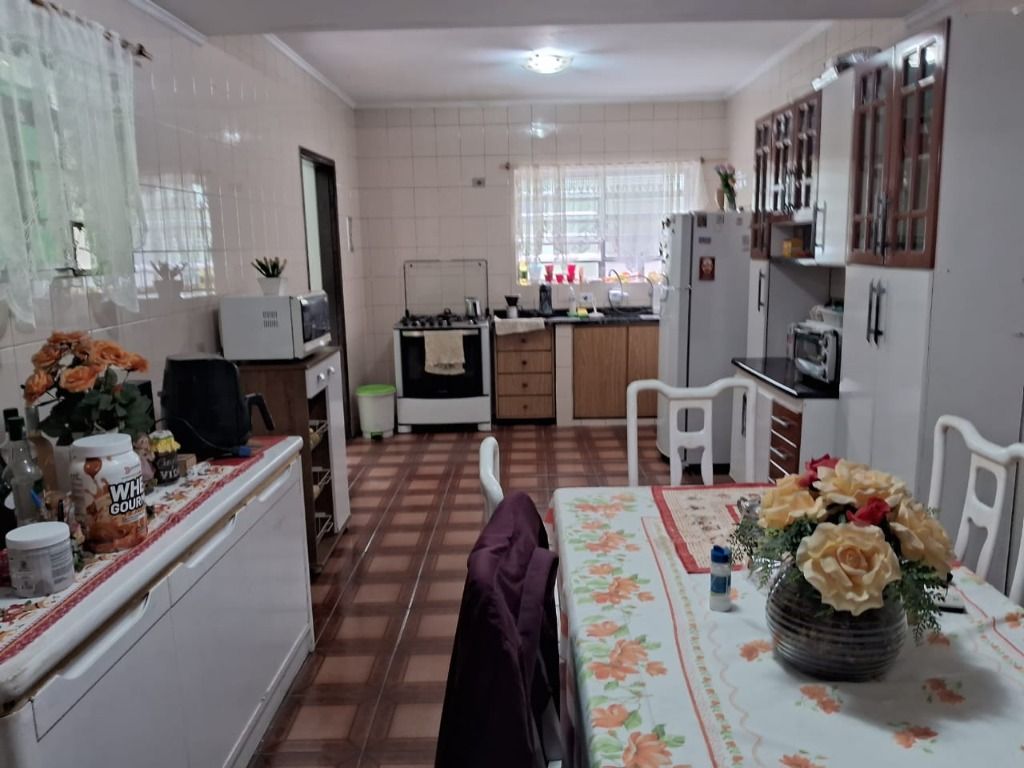 Casa à venda com 3 quartos, 180m² - Foto 1