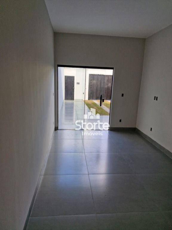 Casa à venda com 2 quartos, 69m² - Foto 2