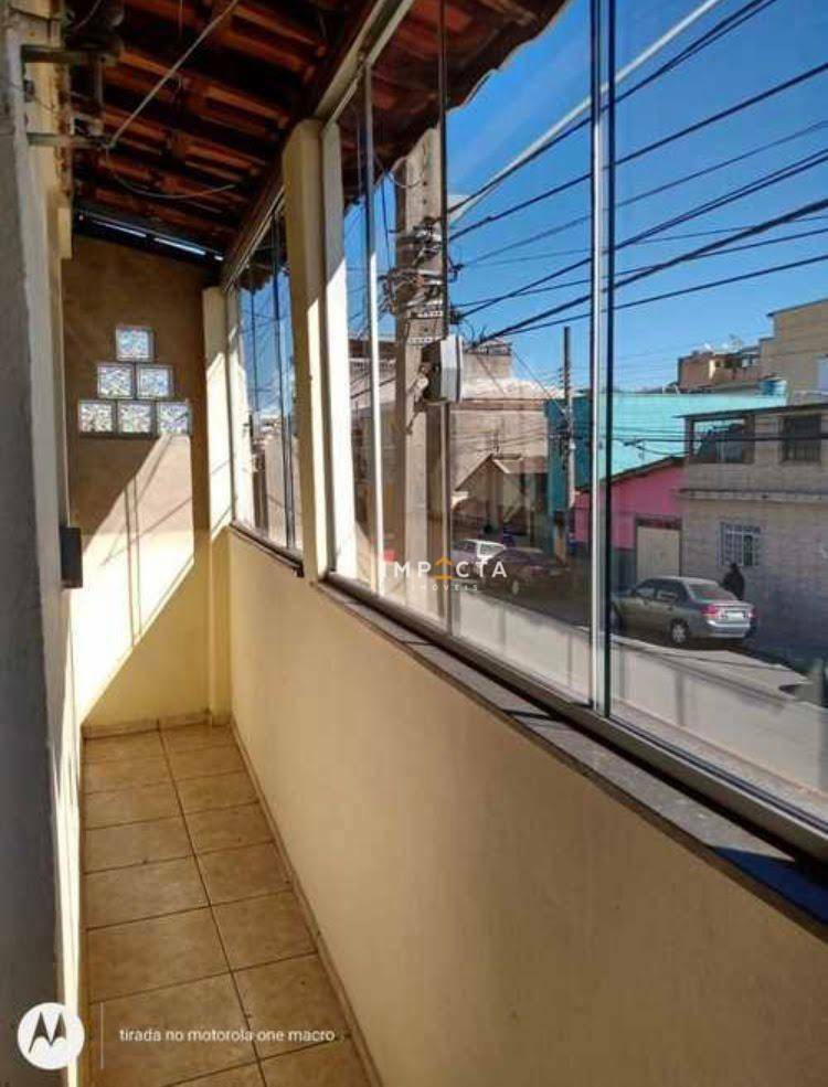 Casa à venda com 3 quartos, 200m² - Foto 2