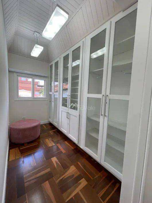 Casa de Condomínio para alugar com 4 quartos, 500m² - Foto 23