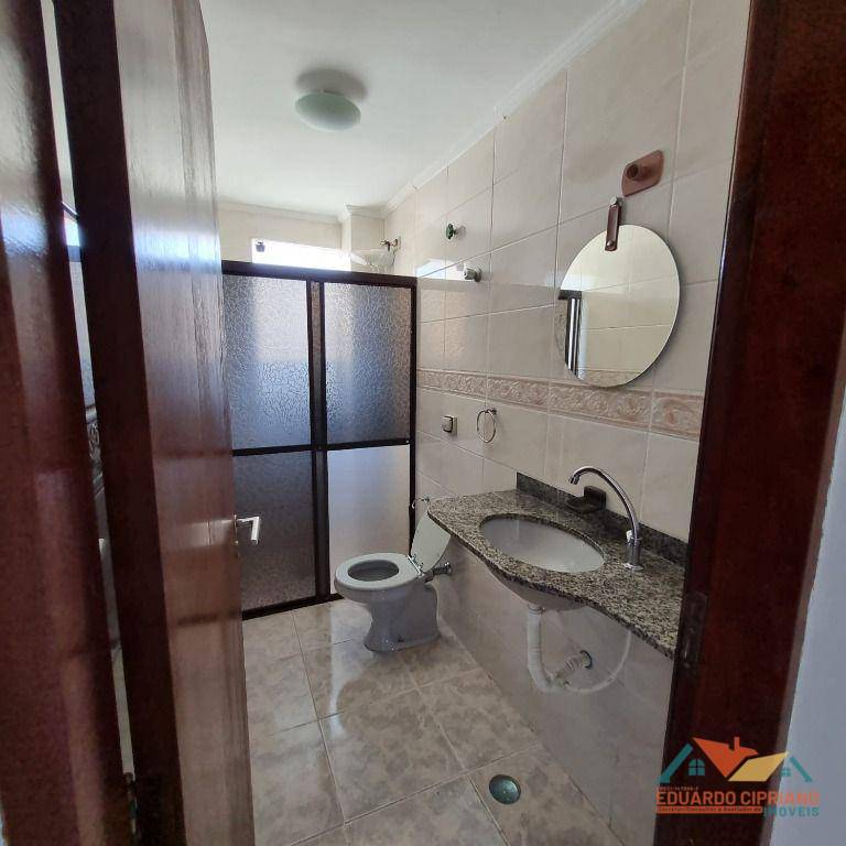 Apartamento para alugar com 3 quartos, 140m² - Foto 12