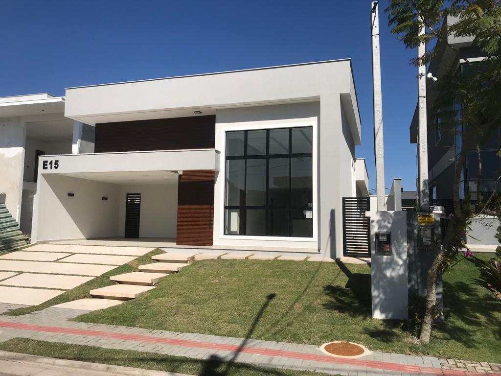 Casa à venda com 3 quartos, 370m² - Foto 1