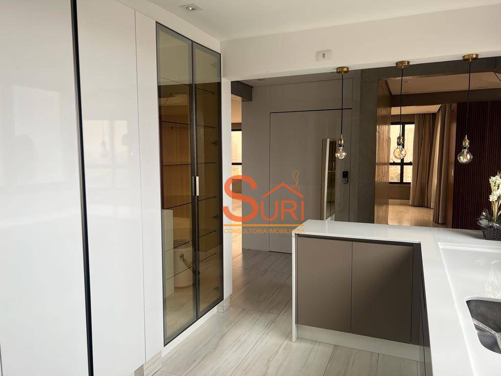 Apartamento à venda com 3 quartos, 190m² - Foto 4