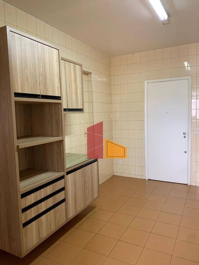 Apartamento à venda com 4 quartos, 195m² - Foto 5