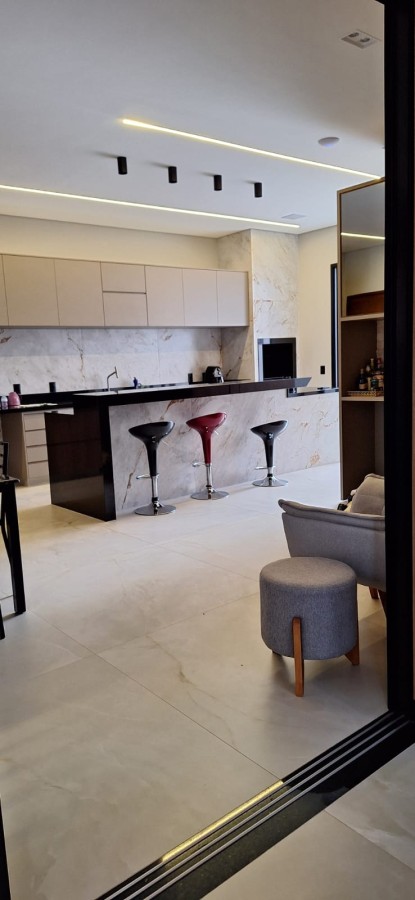 Casa à venda com 3 quartos, 350m² - Foto 4