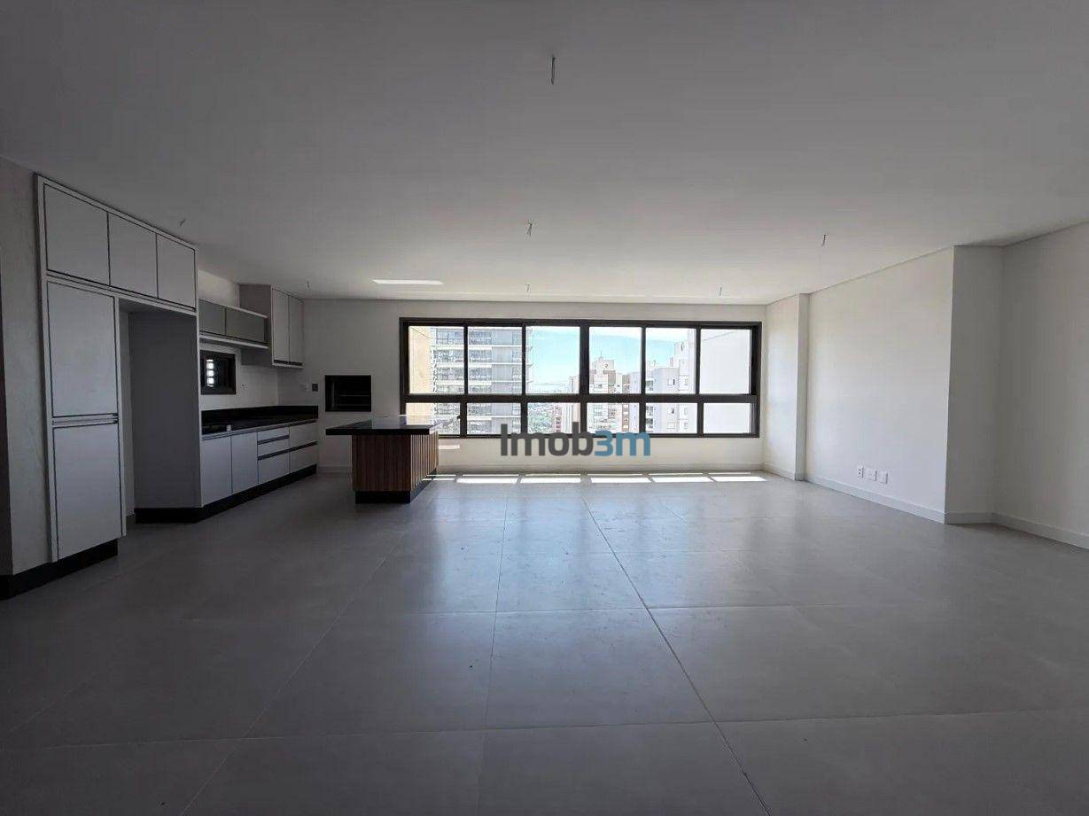 Apartamento para alugar com 3 quartos, 137m² - Foto 2