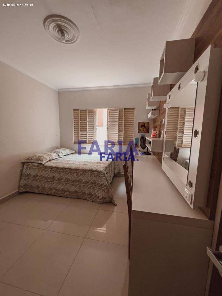 Casa à venda com 4 quartos, 179m² - Foto 6