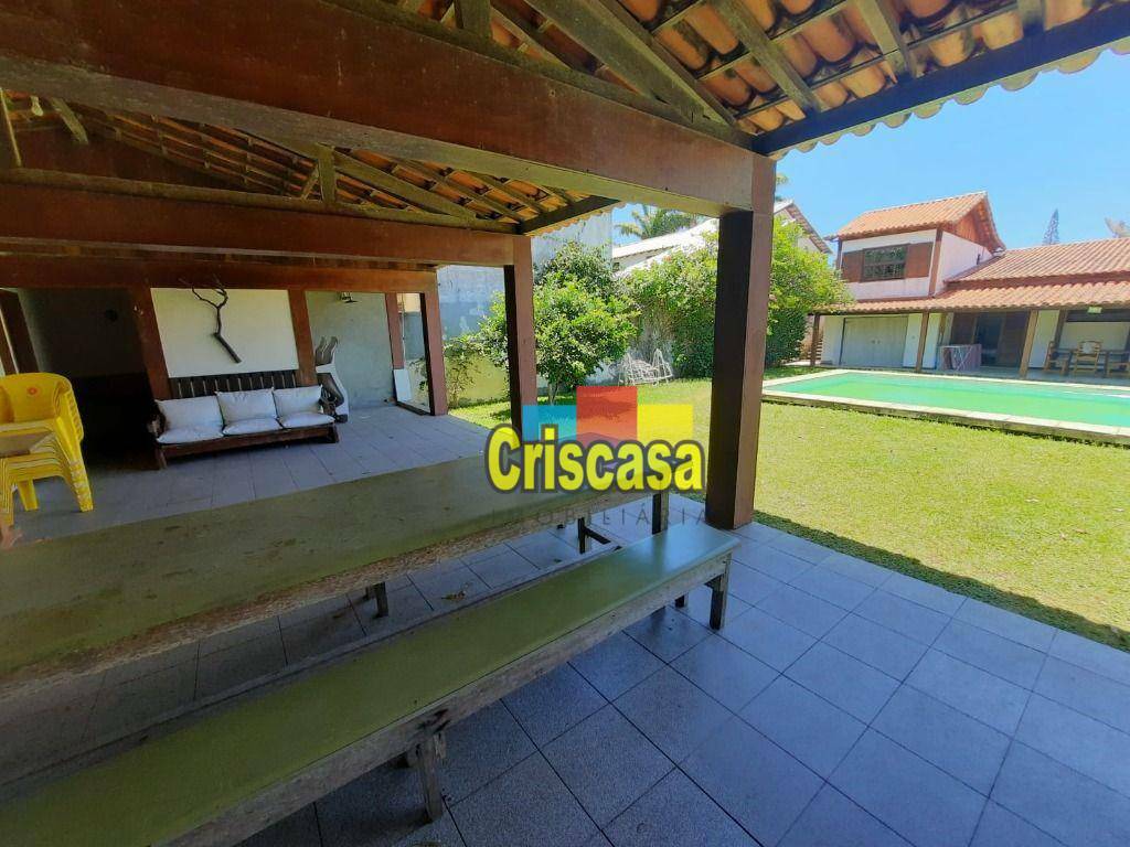 Casa à venda com 8 quartos, 305m² - Foto 1