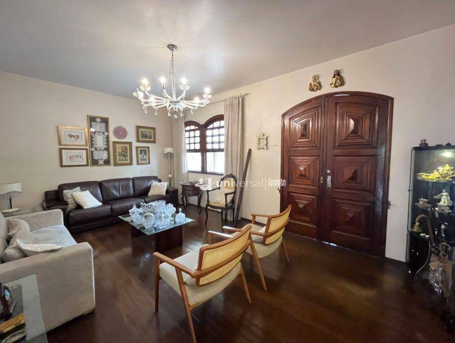 Casa para alugar com 5 quartos, 300m² - Foto 9