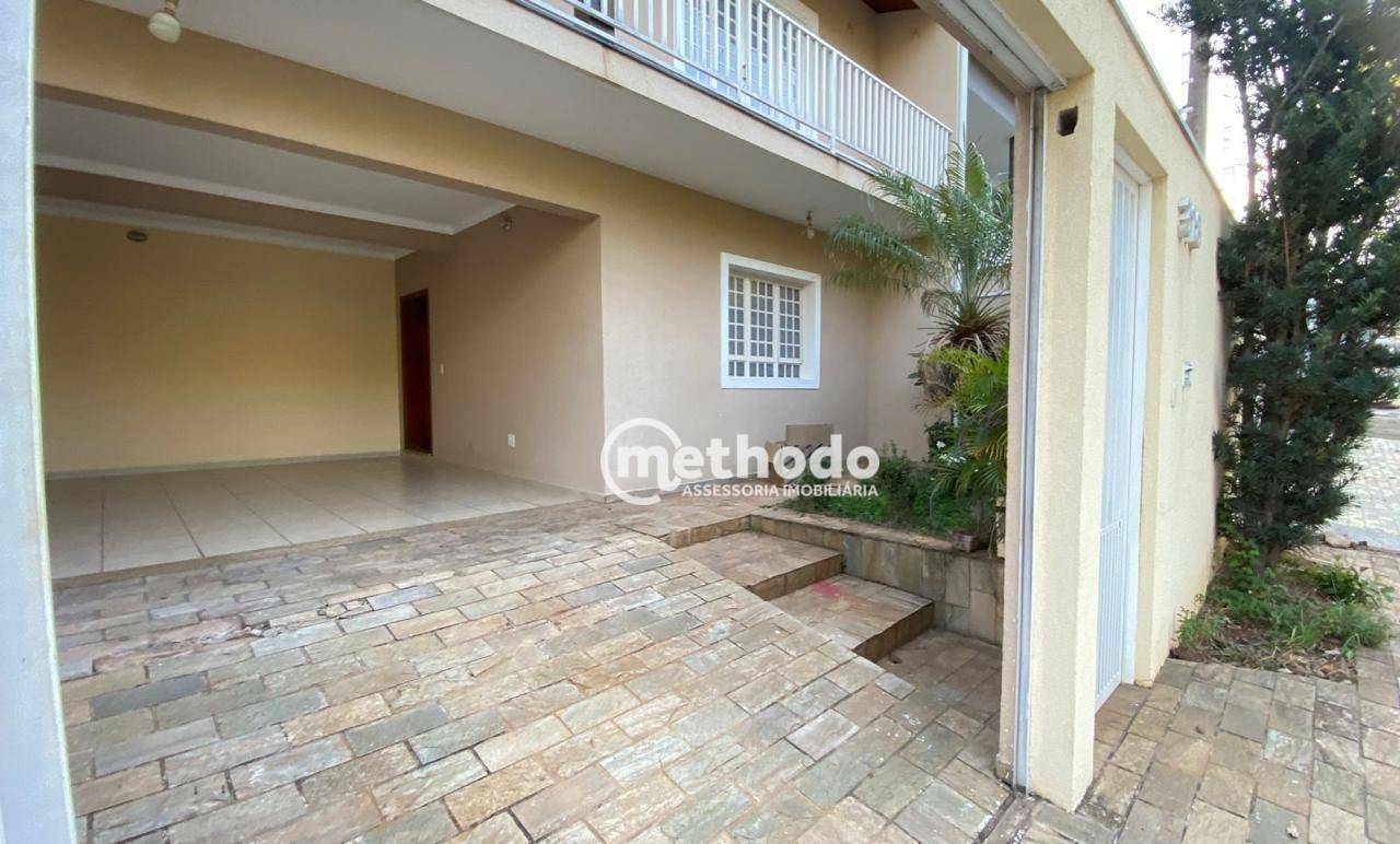 Casa à venda com 3 quartos, 230m² - Foto 1