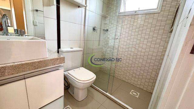 Casa de Condomínio para alugar com 4 quartos, 300m² - Foto 32