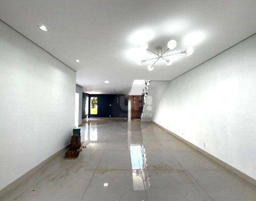 Casa à venda com 3 quartos, 211m² - Foto 8