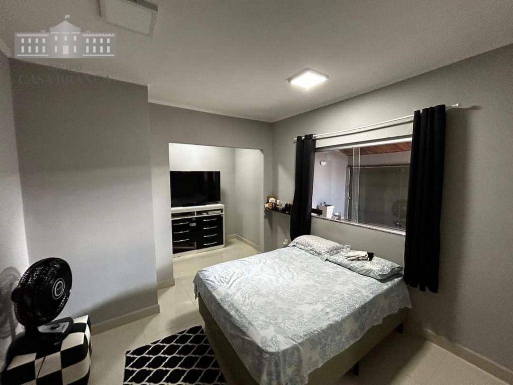 Casa à venda com 4 quartos, 191m² - Foto 15