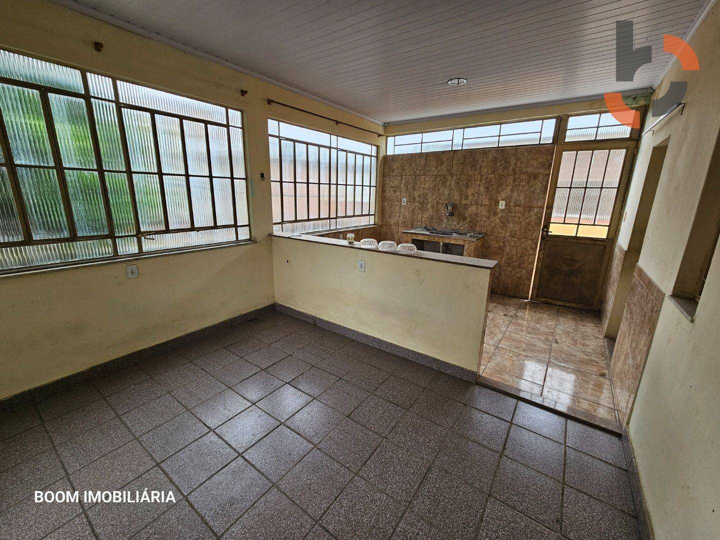 Casa à venda com 6 quartos, 210m² - Foto 30