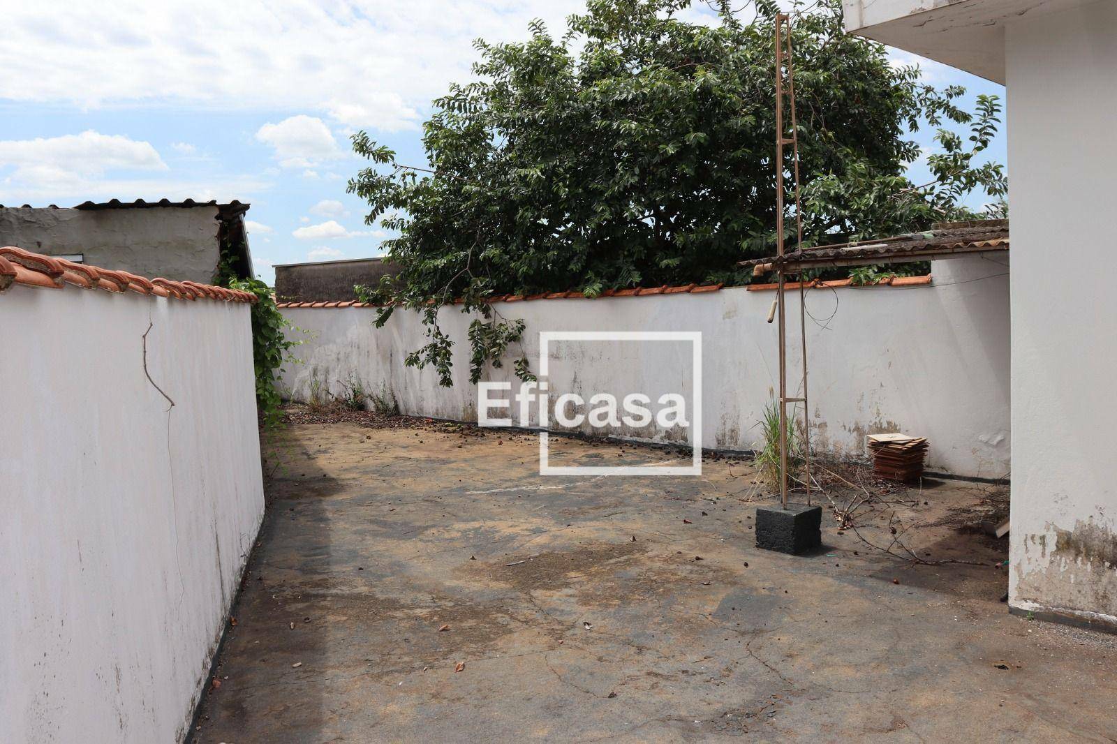 Casa à venda com 3 quartos, 220m² - Foto 2