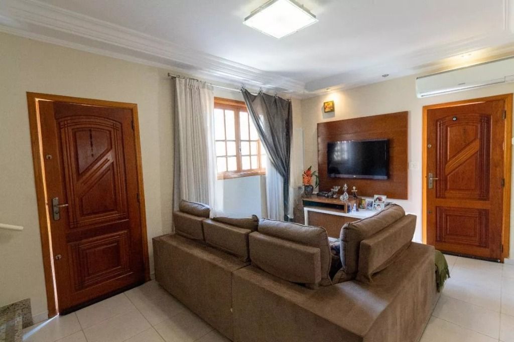 Sobrado à venda com 2 quartos, 121m² - Foto 1