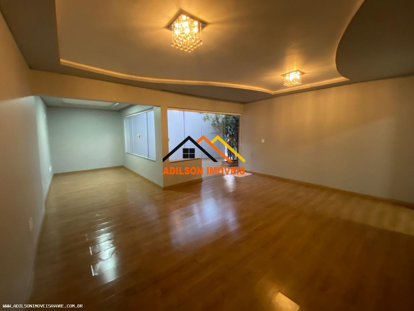 Casa à venda com 3 quartos - Foto 1