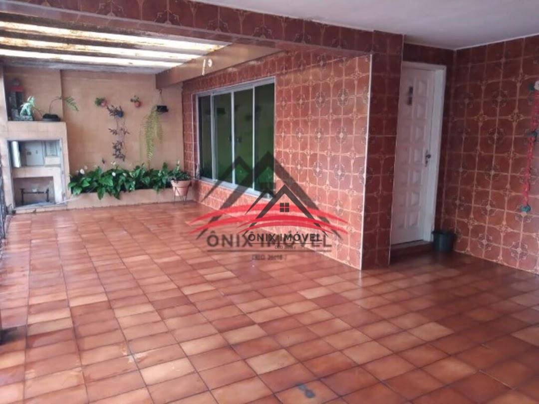 Casa à venda com 4 quartos, 250m² - Foto 1