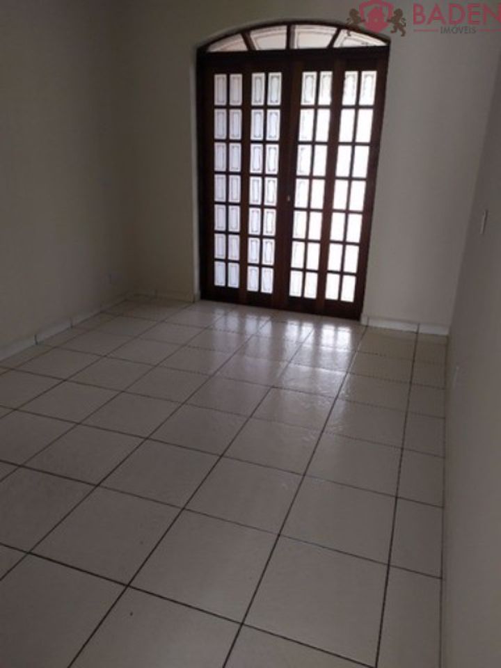 Casa à venda com 3 quartos, 200m² - Foto 5