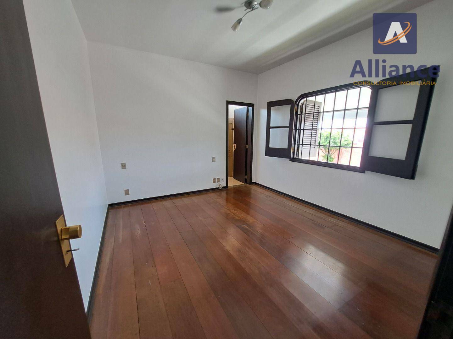 Casa à venda e aluguel com 3 quartos, 230m² - Foto 12