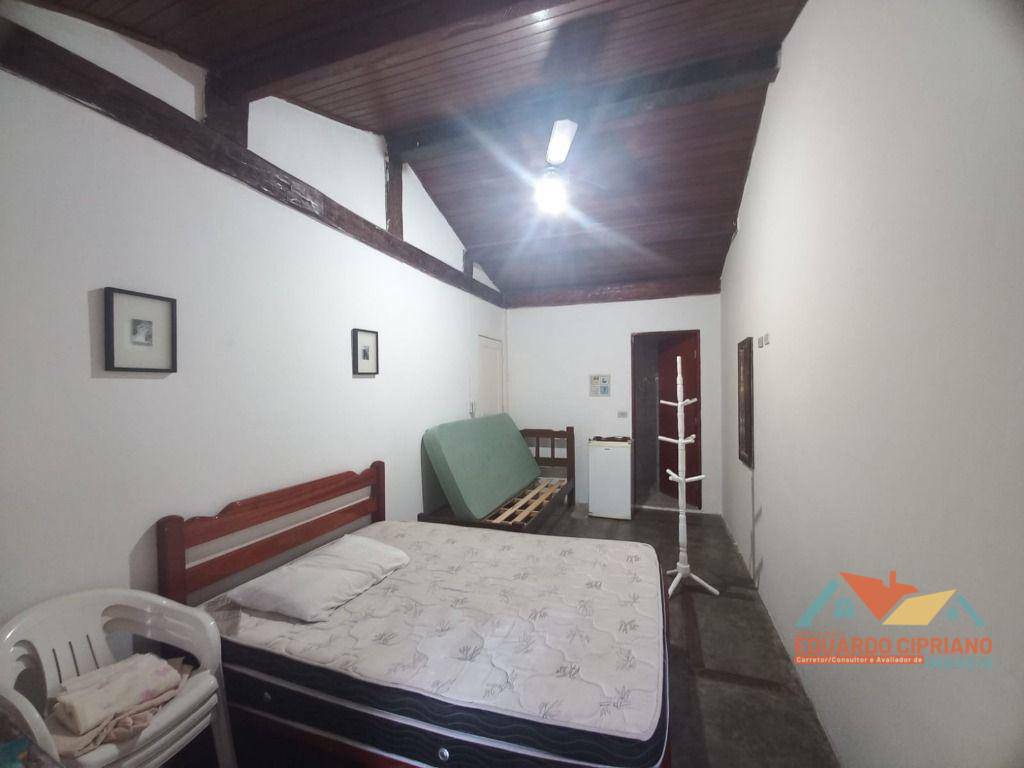 Casa à venda com 6 quartos, 300m² - Foto 3