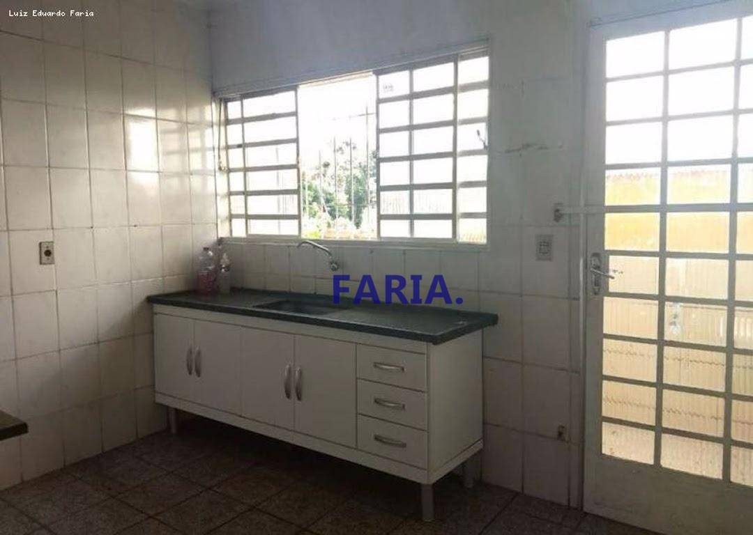 Casa à venda com 4 quartos, 144m² - Foto 4