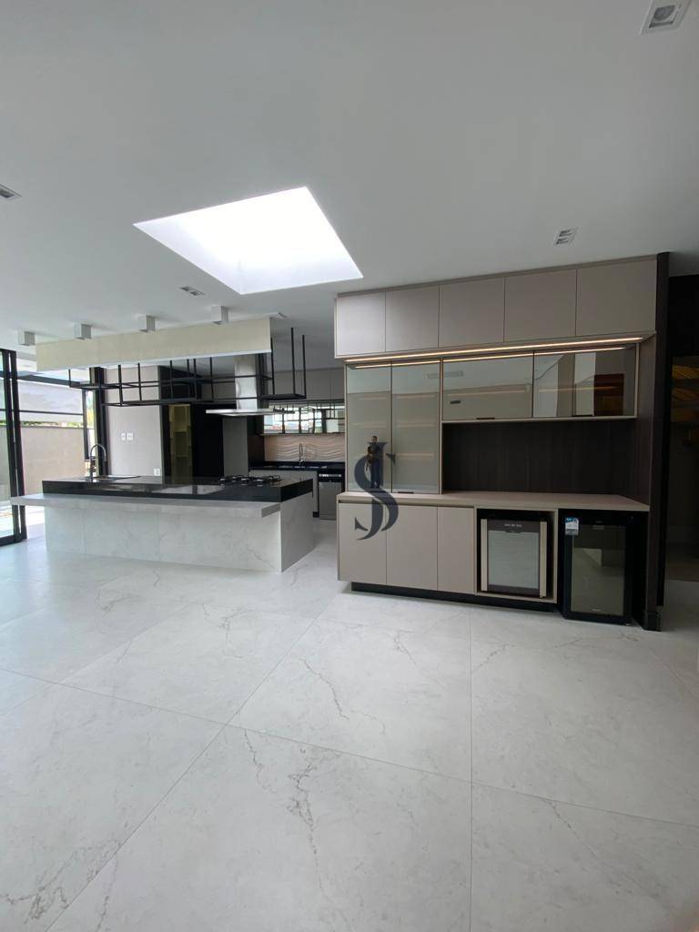 Casa à venda com 4 quartos, 250m² - Foto 10