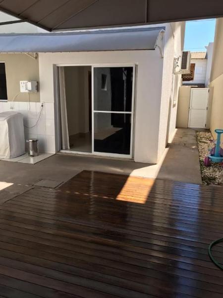 Casa de Condomínio à venda com 4 quartos, 180m² - Foto 2