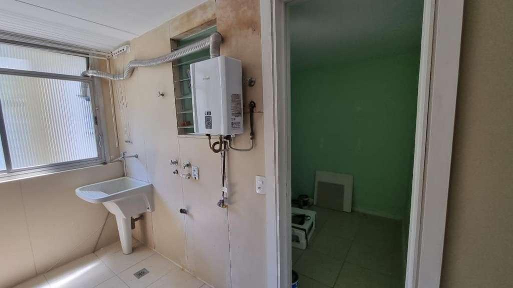 Apartamento à venda com 4 quartos, 188m² - Foto 2