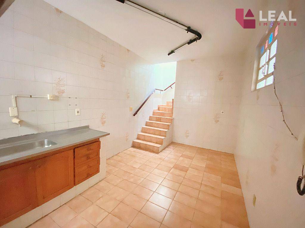 Casa à venda com 4 quartos, 240m² - Foto 28