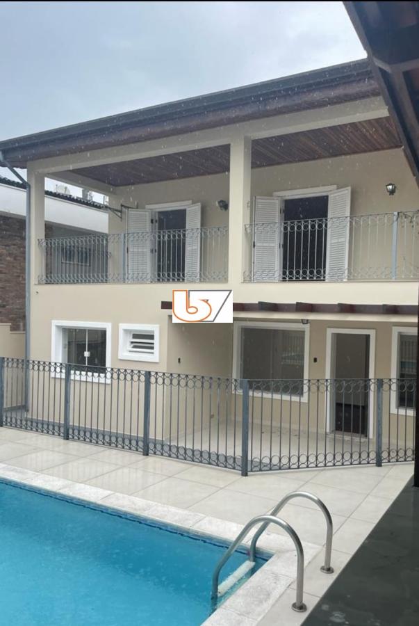 Casa de Condomínio para alugar com 5 quartos, 420m² - Foto 18