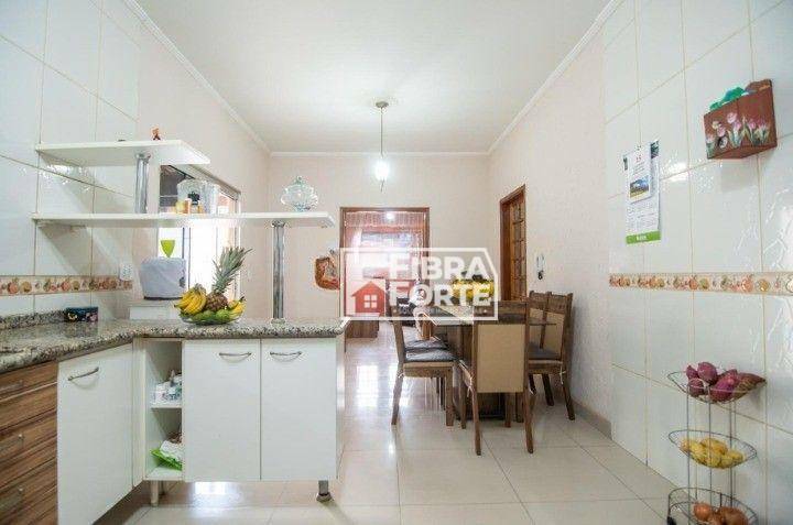 Casa à venda com 3 quartos, 221m² - Foto 11