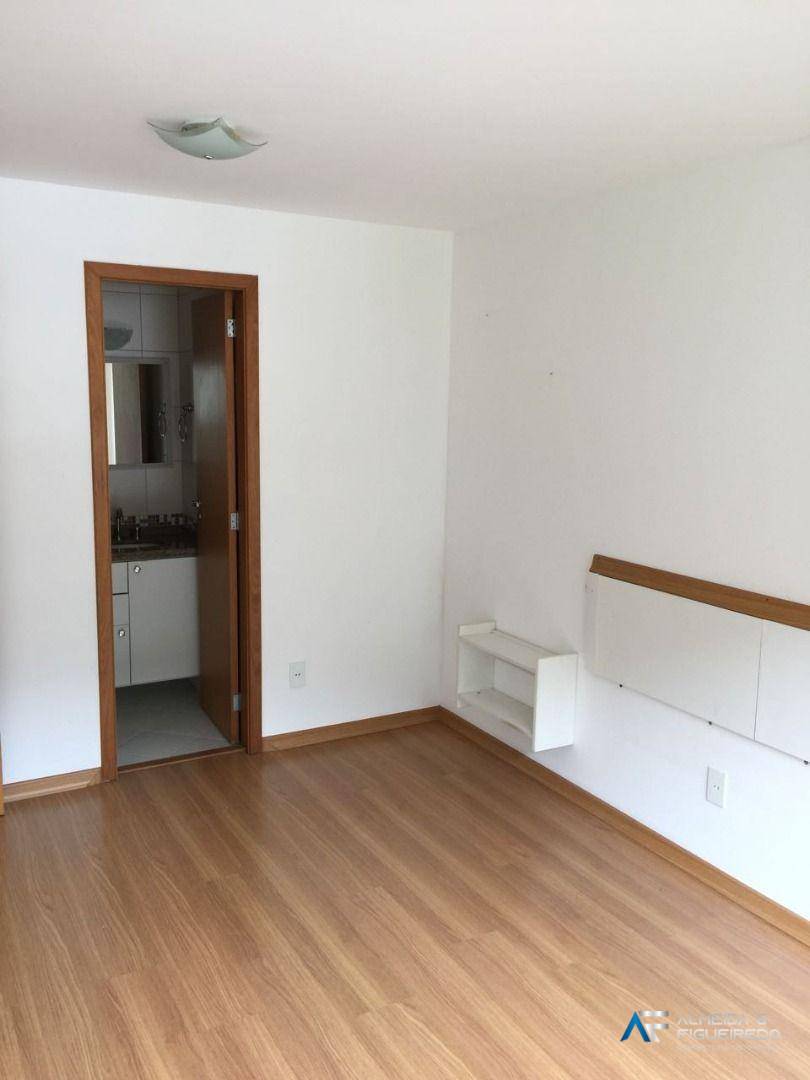 Apartamento para alugar com 2 quartos, 68m² - Foto 13