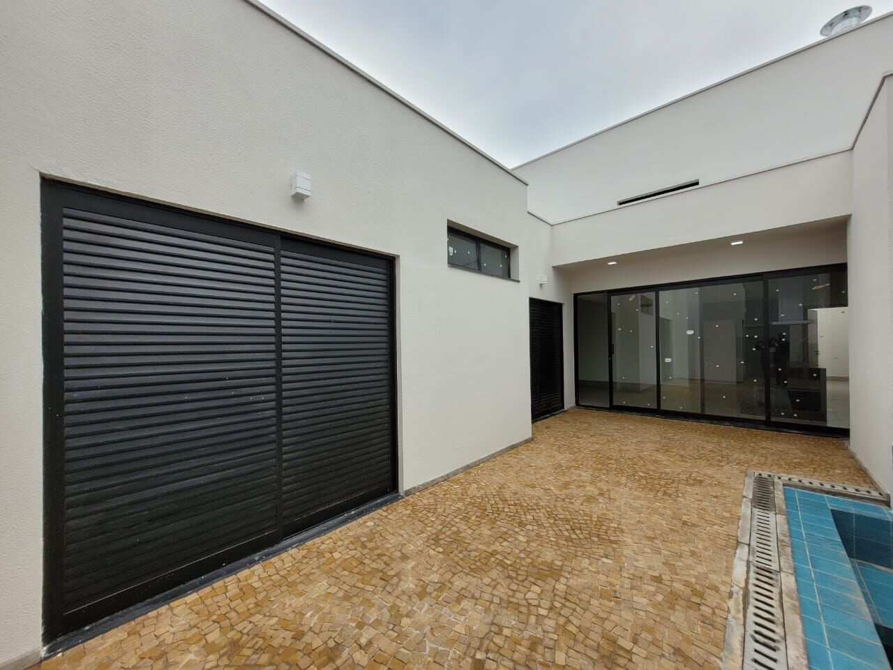 Casa à venda com 3 quartos, 190m² - Foto 1